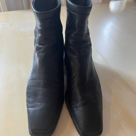 Stuart Weitzman ankle booties size 8 excellent condition - Picture 2 of 9